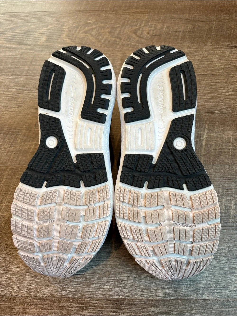 Brooks Ghost 16 Running Shoes Women’s 10.5 Black/White/Orchid Ice